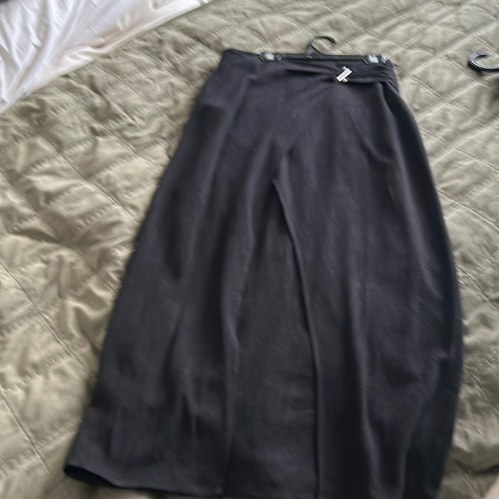 New skirt beautiful opening slit